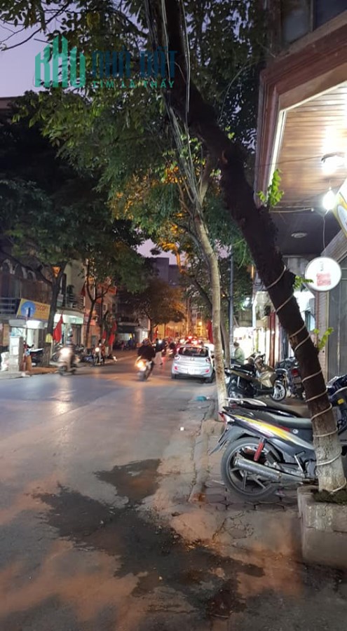 Bán nhà ngõ 80 phố Hoa Lâm ,mở văn phòng đỉnh,100m,5 tầng,5.8 tỷ.Lh:0989126619.
