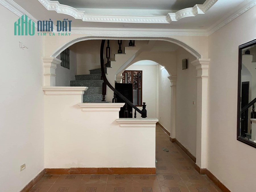 Yên Hòa 46m2 x 4T ! Nhà đẹp, Phố trung tâm, Oto đỗ gần. 2 thoáng.