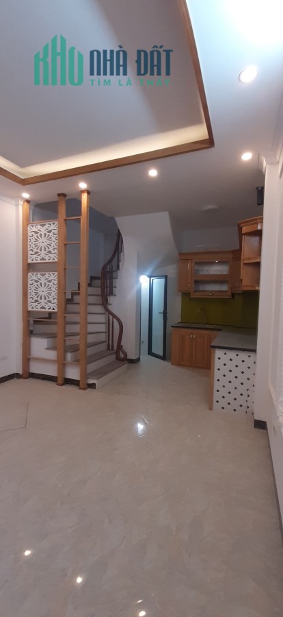 Nhà Dương Văn Bé 32m 5T, Ô tô, 2.4 tỷ.