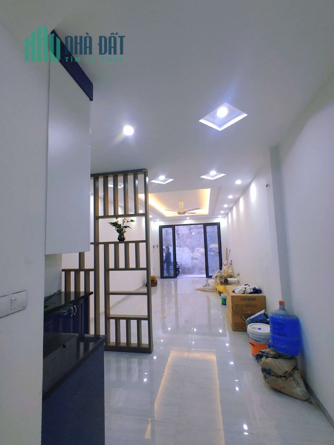 LÔ GÓC 2 THOÁNG - NGỌC LÂM, 36M2, 5T, CHỈ NHỈNH 4TỶ, Ở LUÔN.