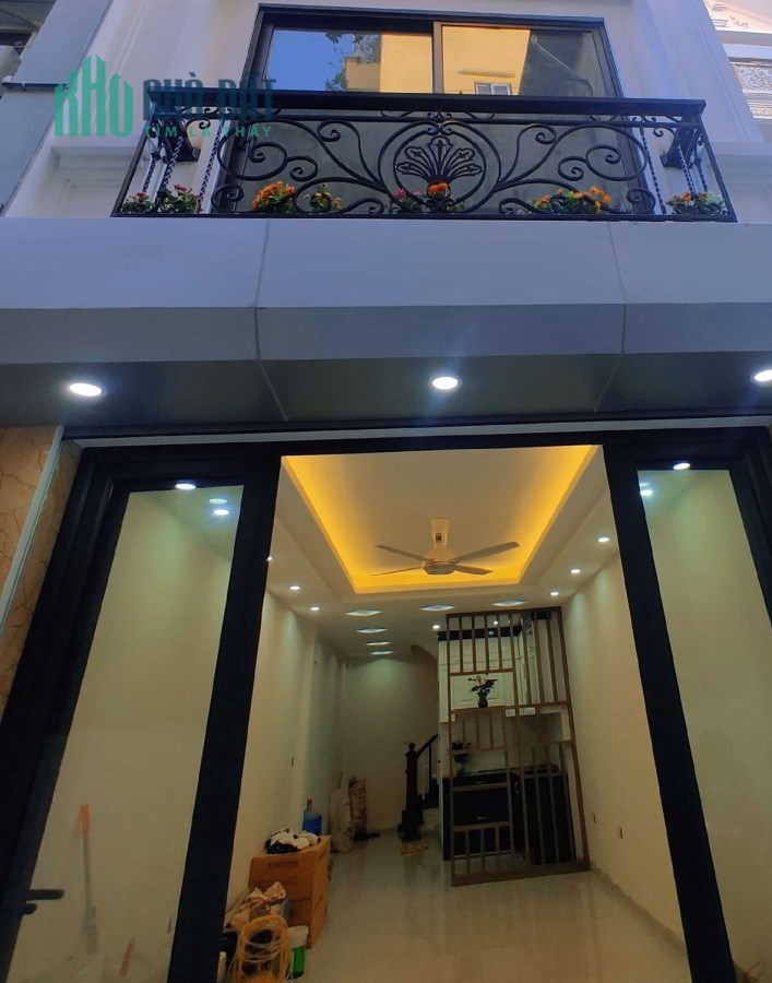 NHÀ ĐẸP PHỐ NGỌC LÂM, 45M2, 5T, GIÁ CHỈ 3.3 TỶ, Ở LUÔN.
