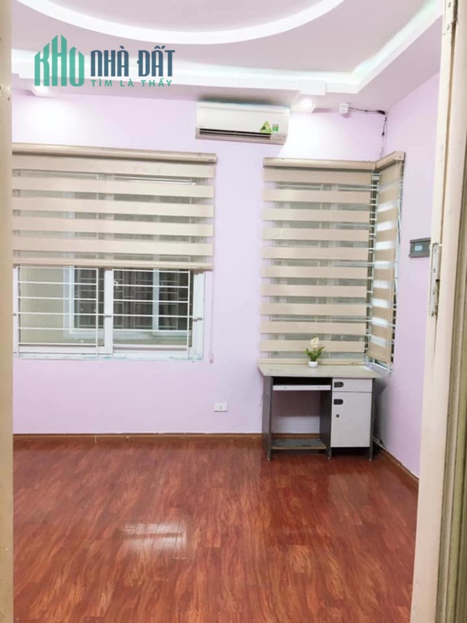 Bán gấp nhà riêng ngõ 235 Phố Yên Hòa, DT 36m2, 5 tầng, mặt tiền 4.7m, giá 2,95 tỷ.