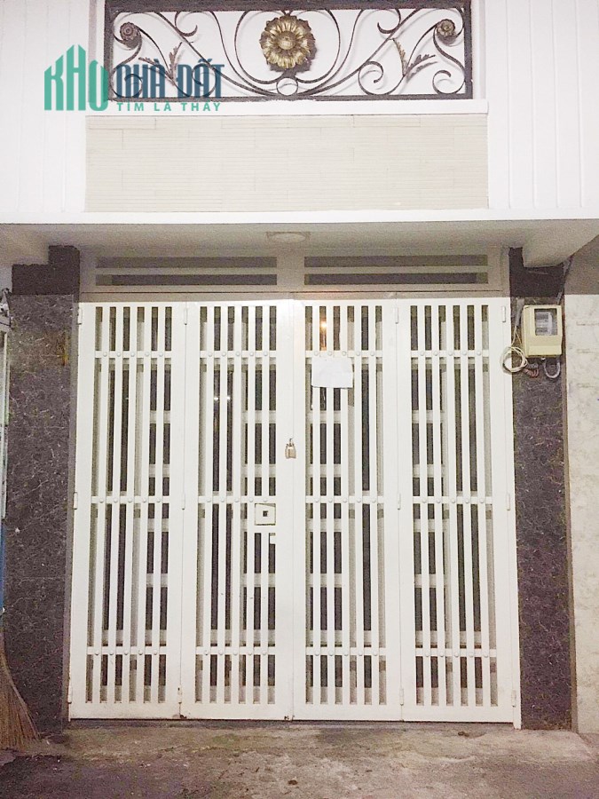 Bán nhà mặt tiền quận 4 xe hơi vào nhà. Giá chỉ có 4.4 tỷ