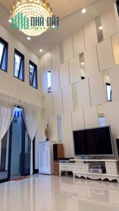 Vị trí đẹp, kinh doanh đỉnh, Lạc Long Quân, quận 11, 55m2, chỉ 11 tỷ 3 LH: 0933233236.