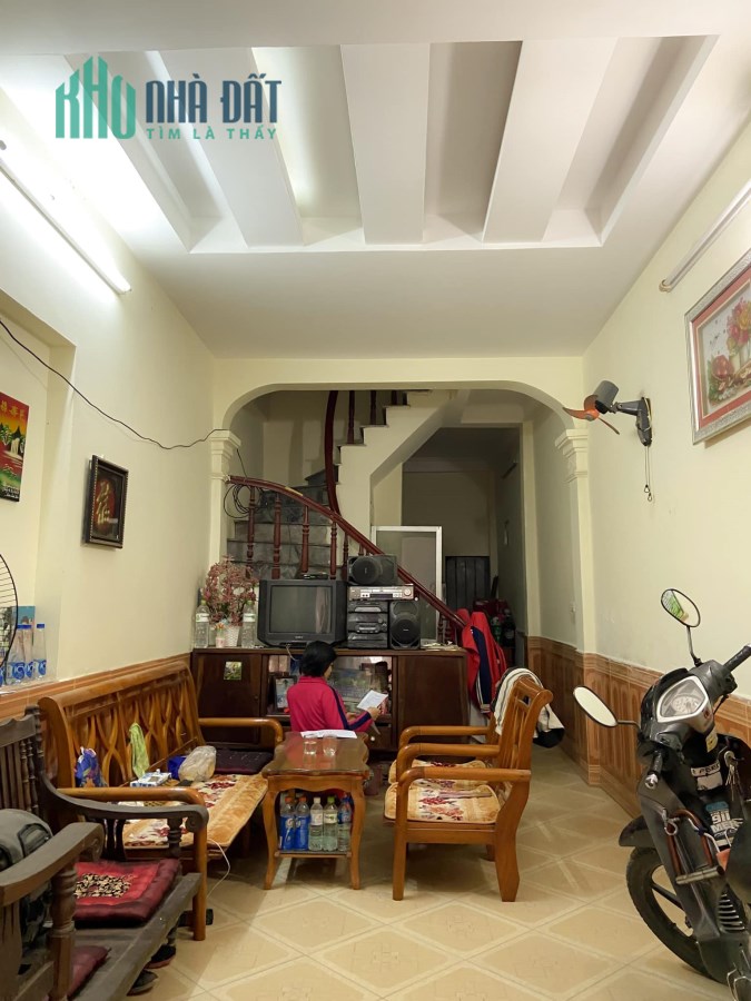 BÁN NHÀ DÂN XÂY 2 THOÁNG - GẦN PHỐ - TRUNG TẢ - P. VĂN CHƯƠNG - Q. ĐỐNG ĐA. 75tr/㎡