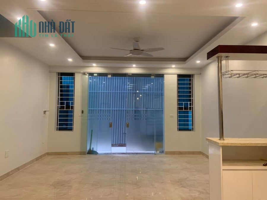 NHANH KẺO BAY  –  NHÀ GẦN PHỐ, Ô TÔ ĐỖ CỔNG - MẶT TIỀN RỘNG THOÁNG 79M2*5T 6.2 TỶ.