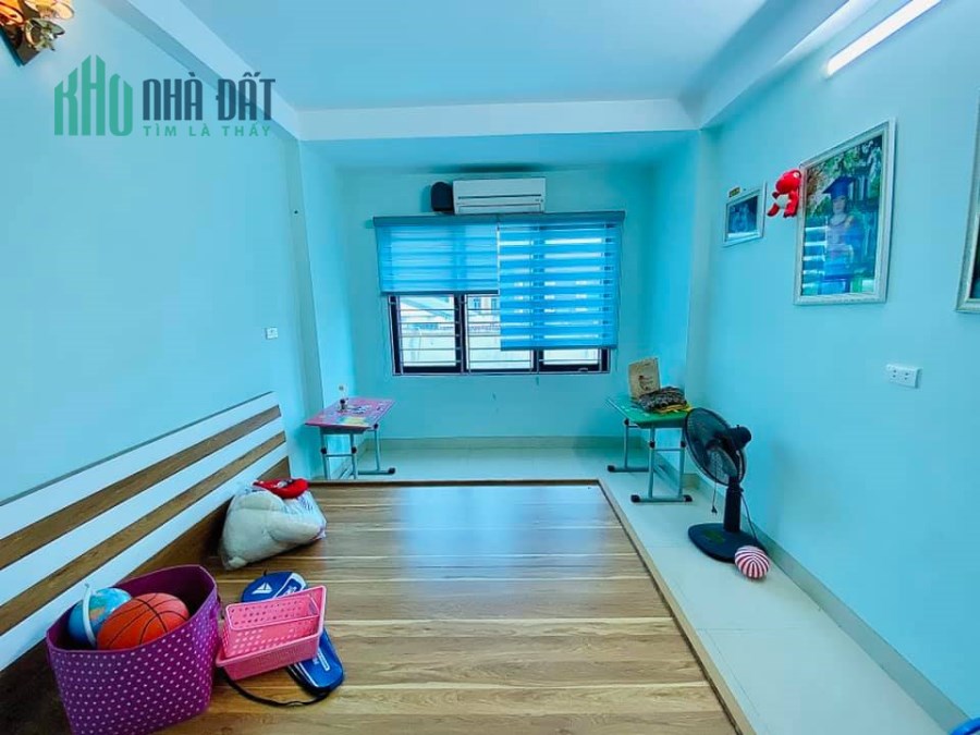 Cần bán gấp nhà 4 tầng, quang trung, 52m2, nhà 2 mặt thoáng, ga ra ô tô, buôn bán tốt, giá 4,7 tỷ