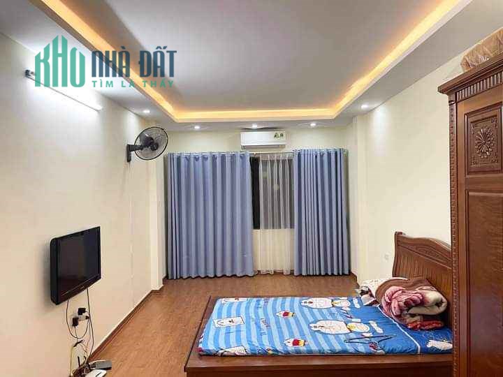 BÁN GẤP NHÀ PHỐ NGUYỄN THÁI HỌC, CỬA NAM  5 TẦNG Ở NGAY, GẦN PHỐ CHỈ 3.8 TỈ LH 0942.861188