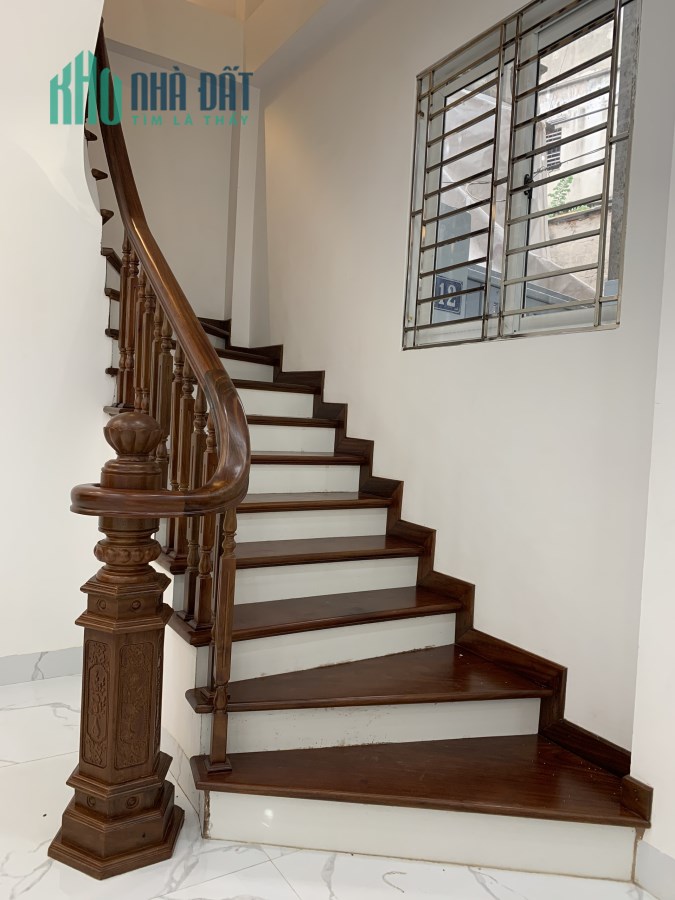 BÁN NHÀ NGÕ 192 GIẢI PHÓNG, THANH XUÂN, 50M Ô TÔ ĐỖ, 47M, MT 7M, 5 TỶ 3. LH 0945262238