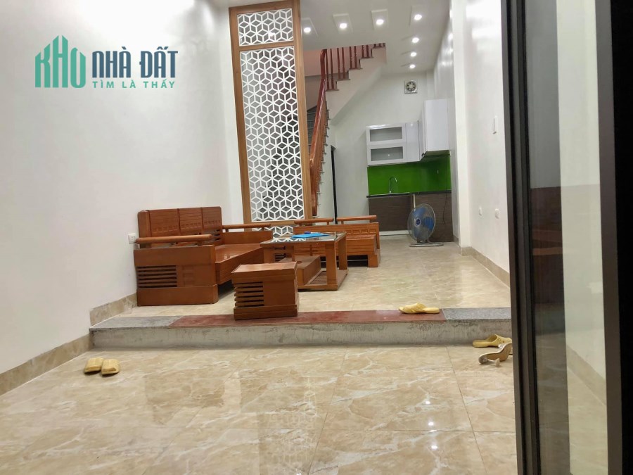BÁN NHÀ LÒ ĐÚC 40m x 5T, MT 3,5m. Giá 3,4 tỷ