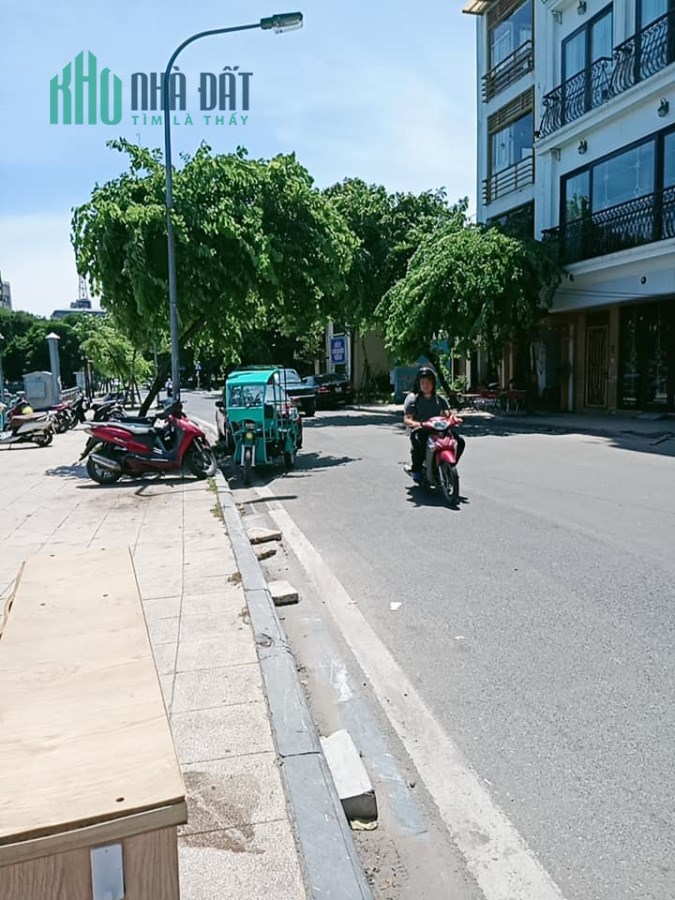 Nhà mặt phố Nguyễn Đình Thi view Hồ Tây 36m2, 5 tầng, MT 6.1m, 11.5 tỷ.