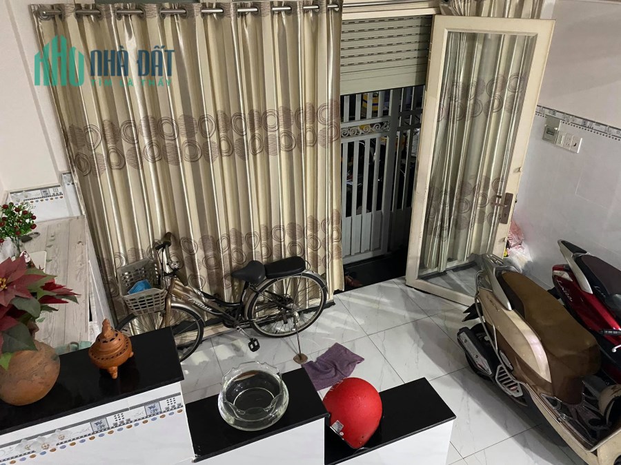 Bán nhà Nam Kỳ Khởi Nghĩa Phường 8 Quận 3,DT 36m, cách MT 10m.