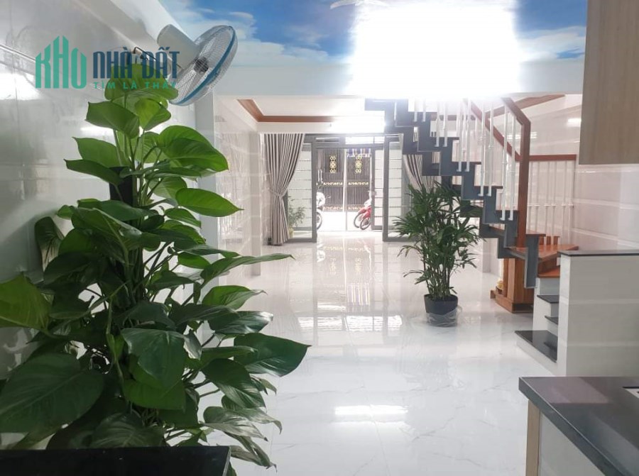 Bán gấp nhà đường Tô Hiệu,quận Tân Phú,52m2 giá chỉ 4 tỷ.