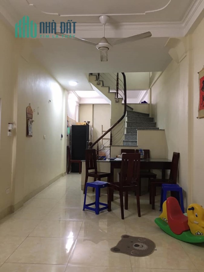 Chính chủ bán nhà Phố Lụa, Quận Hà Đông DT 37m, mặt tiền 3,2m, giá 2,85 tỷ.