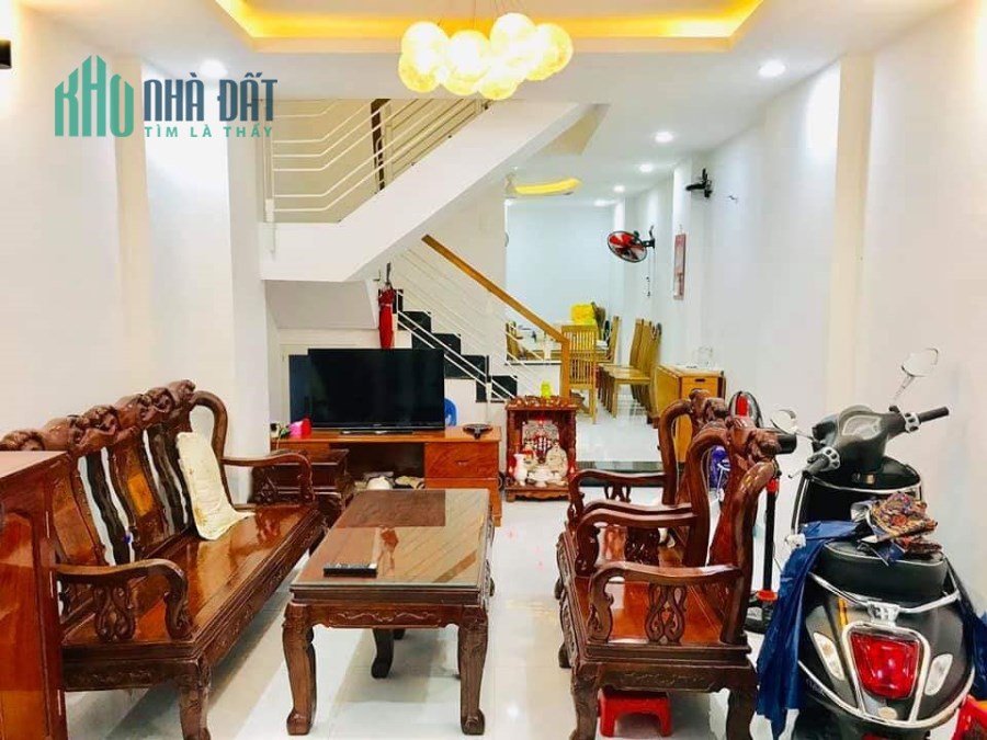 Cách Mạng Tháng Tám, Quận 3 55m2, 4 Tầng. Tặng luôn nội thất. Nhà mới ở ngay.
