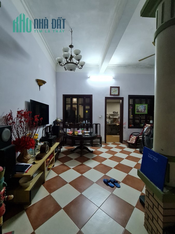 Ô TÔ TRÁNH, THÔNG BÀN CỜ, NGAY MẶT PHỐ LÂM HẠ, KHU DÂN TRÍ CAO.