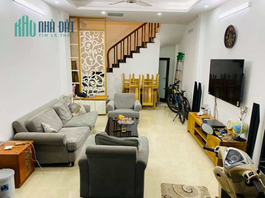 Top 1 - Bán gấp trước tết - Siêu phẩm Lạc Long Quân - Ô tô đỗ cửa  40m2 chỉ 6.1 Tỷ.