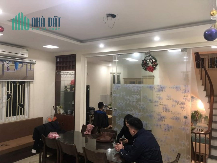 Bán Gấp Nhà Hàng Cháo,  DT45M x 4T, giá 3.6 Tỷ, 2 mặt thoáng. LH: 0981588619