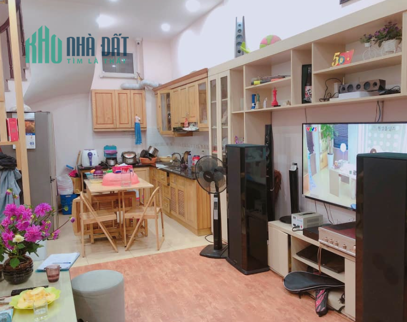 Bán nhà Ngõ 147 Tân Mai 39m2, 4 tầng, ngõ thông, ô tô 10m. Giá 3,3 tỷ