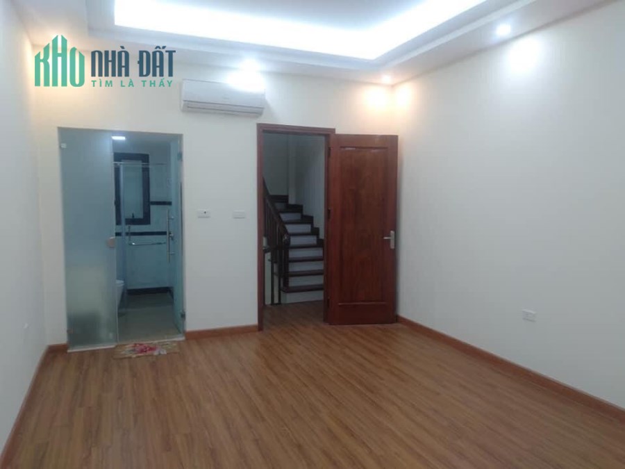 Bán nhà phố Chùa Quỳnh, nhà mới xây, Vị trí rất đẹp, gần công viên, DT 35m2, 5 tầng, 2,9 tỷ.