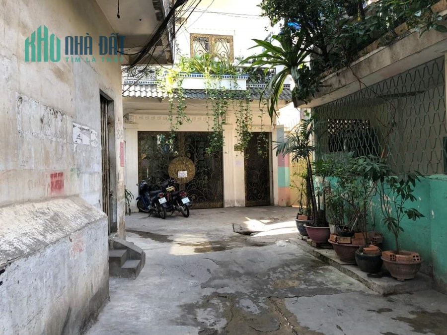 Xe hơi quay đầu, đường CMT8, quận 10, 30m2, 3 tầng, chỉ 4 tỷ 55, LH: 0933233236.