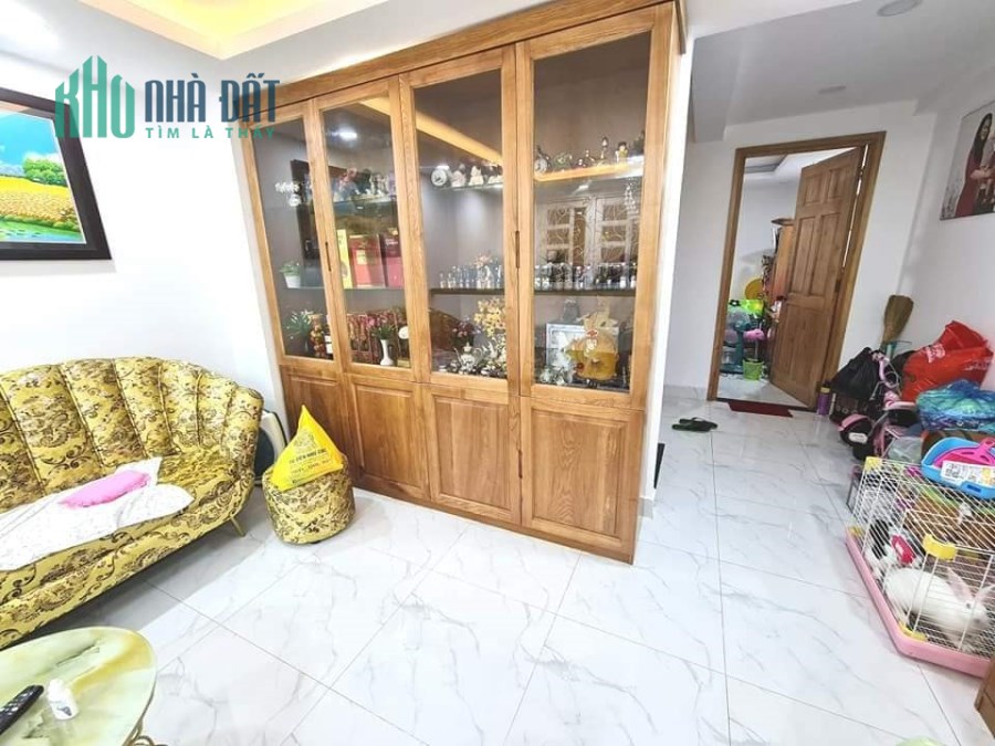 Bán nhà 246/60 Hòa Hưng, phường 15 tặng luôn nội thất của căn nhà. Lh chủ : 0708000454.