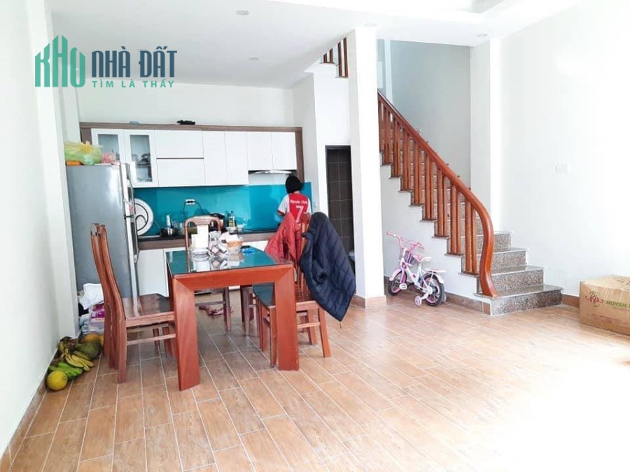 Cần bán gấp nhà Trước Tết, 40M2x4T, giá hơn 2 tỷ, ô tô đỗ cửa, nhà mới đẹp về ở ngay.