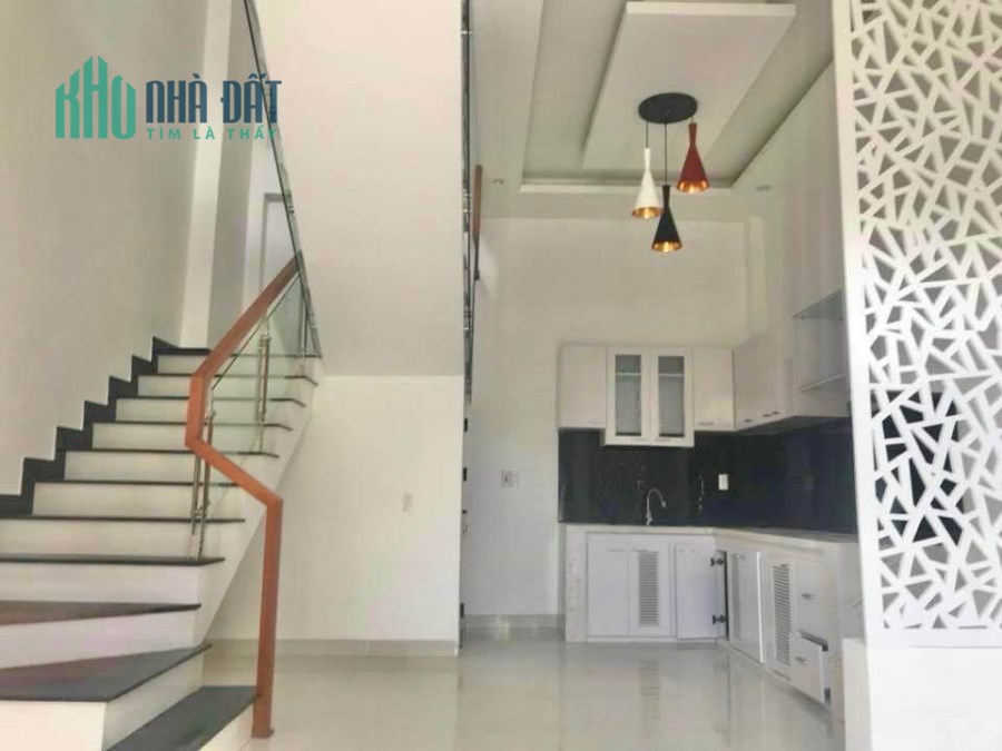 Bán nhà hẻm Âu cơ, phường 10, Tân Bình xe hơi đậu trước nhà