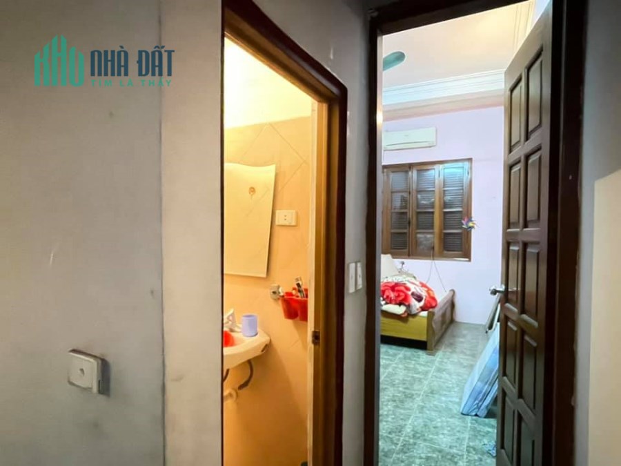 Bán nhà phố Bạch Đằng, ô tô tránh nhau, DT37m2, 4tầng, 4 tỷ.
