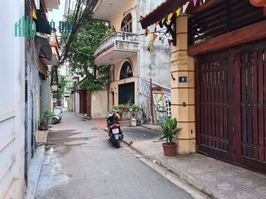 Bán nhà Xuân Đỉnh, 40m2x5t, Ô tô đỗ cửa, giá 4 tỷ, kinh doanh, gần phố, vị trí đắc địa.