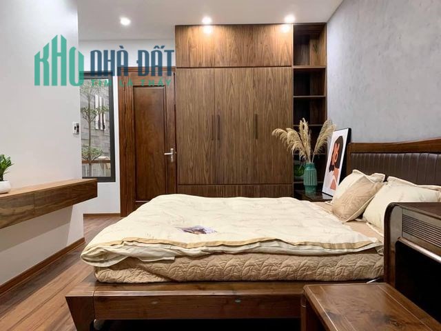 BÁN NHÀ 5 TẦNG, MẶT TIỀN 4.5M, XÂY MỚI, ĐẸP, PHỐ CHÙA QUỲNH TRUNG TÂM QUẬN HAI BÀ, 3.5 TỶ.