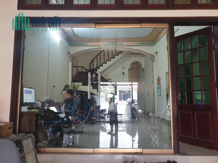 Bán nhà 3 tầng mặt đường QL6 thuận tiện kinh doanh tại Lương Sơn - Hòa Bình