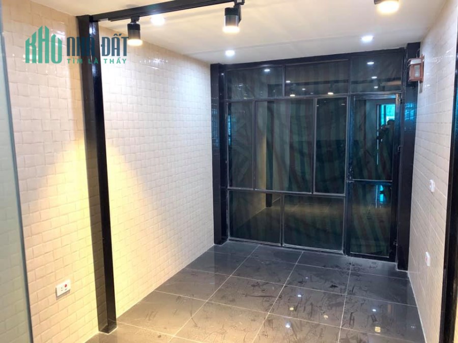 Mặt phố kinh doanh, thang máy, được đỗ ô tô, Quận Ba Đình.