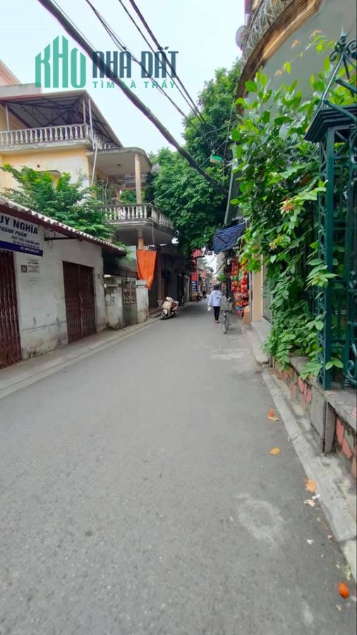 Bán đất cắt chia lô đầu tư ngõ 604 Ngọc Thụy,ô tô vào đất,122m,mt 7.2m,giá 6,68 tỷ.