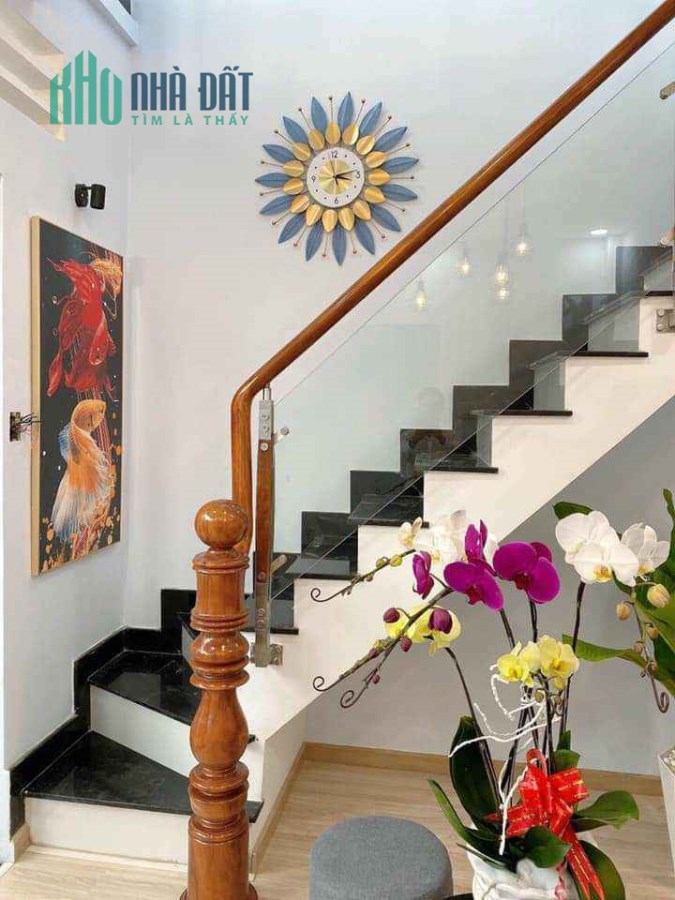 BÁN GẤP NHÀ 4.8 tỷ - 68 m2 Nguyễn Hữu Tiến, Tân Phú. Ôtô Thông