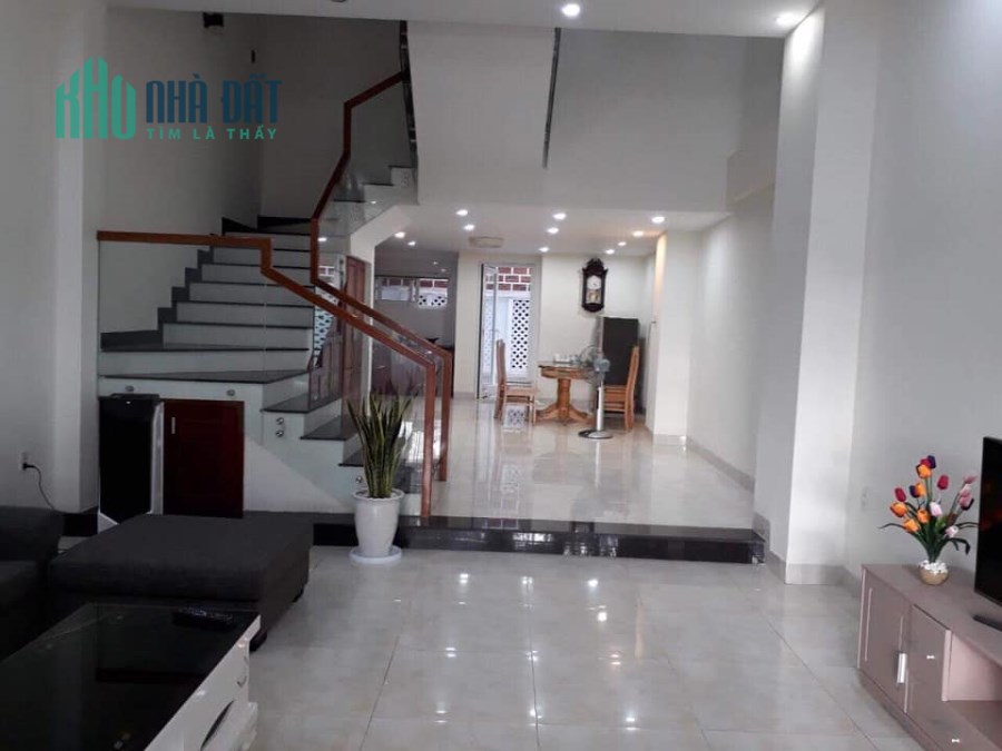 Bán nhà Tân Bình giáp Quận 11_68m2 Xe tải đõ trước cửa,Giá hơn 100tr/m2