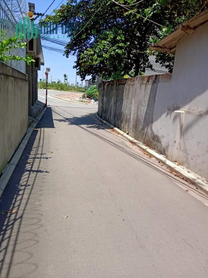 Bán đất đầu phố Lâm Du,đường ô tô,vị trí sầm uất,kinh doanh,61m,giá 3,6 tỷ.Lh:0989126619.
