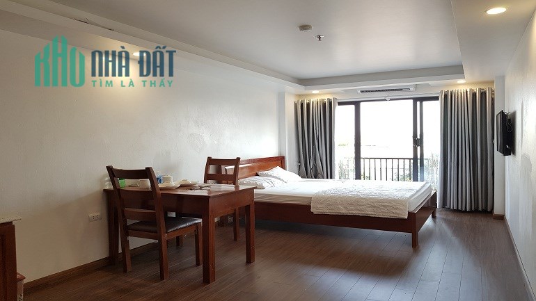 Cho thuê căn hộ giá rẻ tại Lạc Long Quân, Tây Hồ, 35m2, ban công thoáng, đầy đủ nội thất