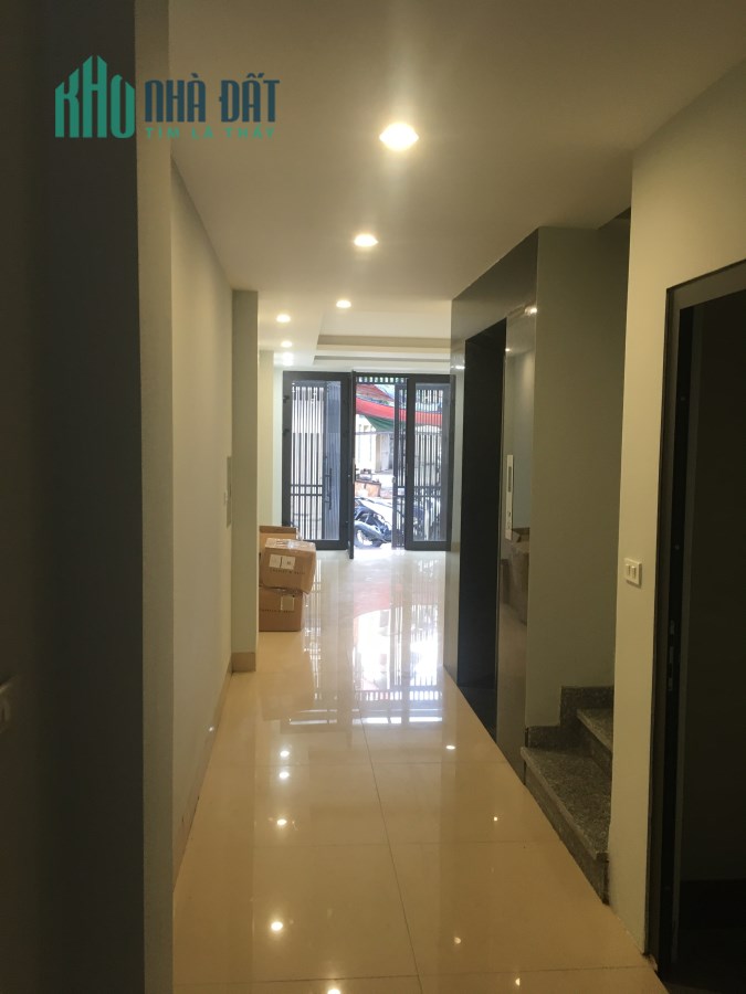 Cho thuê nhà ngõ 651 Minh Khai 72m2x6,5 tầng, MT 4,5m, 40tr, nhà mới xây , có thang máy, riêng biêt
