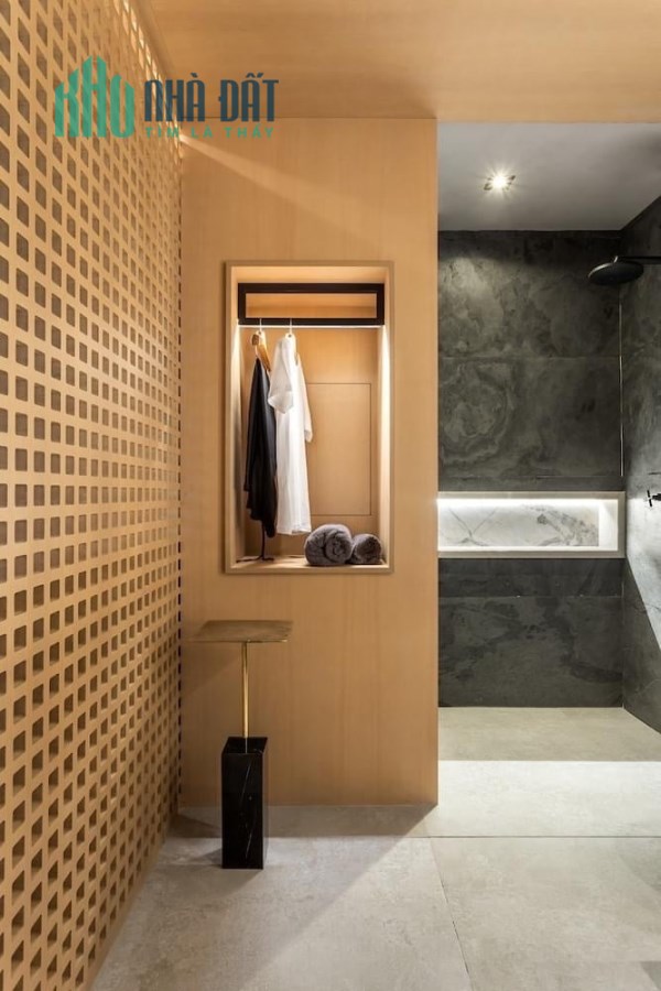 Bán nhà mt Nguyễn Văn Linh. + Diện tích 225m2, ngang 9m.