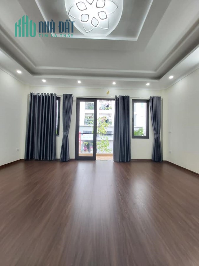 Bán nhà Hoàng Liệt, nhà mới đẹp, Gara, ngõ nông rộng, gần chợ.