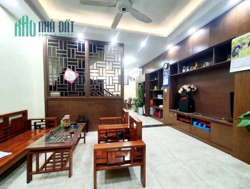 Bán nhà mới đẹp Hồng Mai 42m2, 5 tầng, hướng Nam, gần ô tô. Giá 4,5 tỷ