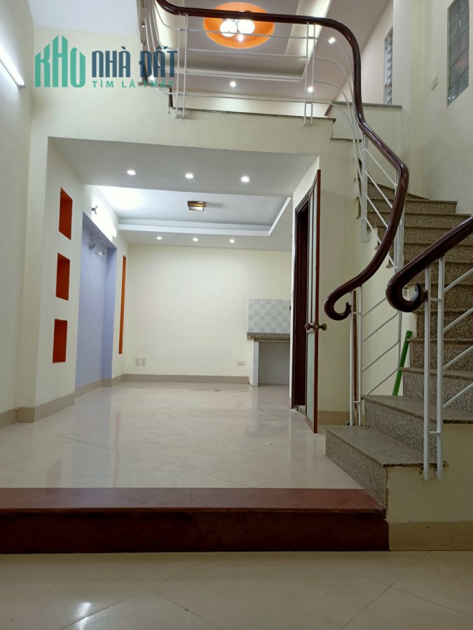 Bán nhà Khương Đình 57m x 5 tầng, giá 4.5 tỷ.