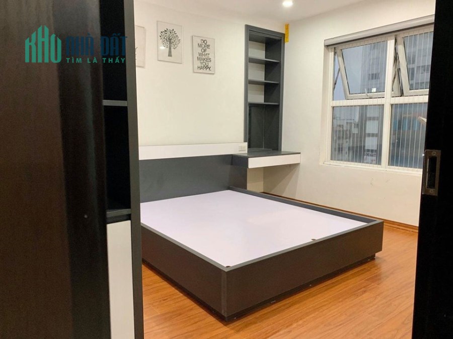 Bán gấp nhà Phố Bạch Đằng giá 2,5 tỷ, 30m2, cấp 4, giao luôn