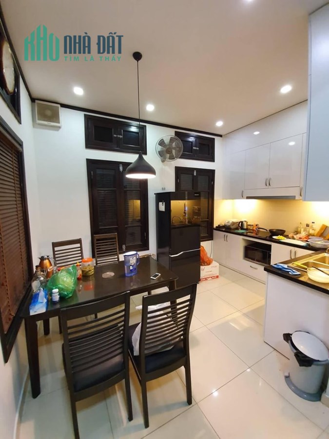 Nhà đẹp, lô góc phố Nguyễn Công Trứ giá 8 tỷ, 55mx5T, ngõ nông