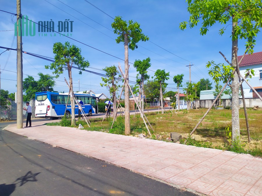 Bán lỗ lô đất ngay mặt tiền đường lớn cạnh QL51 diện tích 180m2, sổ hồng riêng