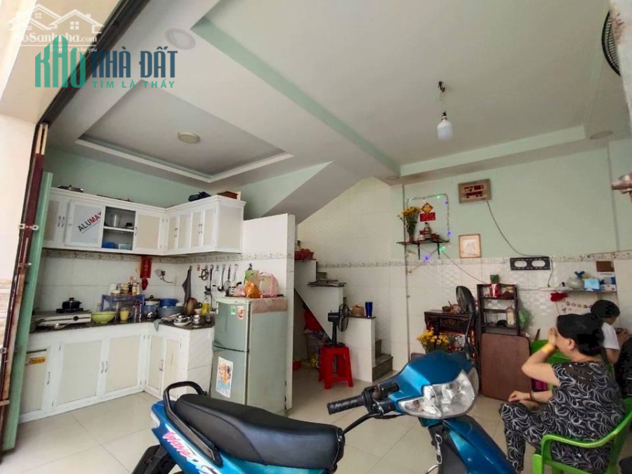 Bán nhà 3/2 , Q11 hẻm sát mặt tiền đi lại dễ dàng chỉ 2.3 tỷ