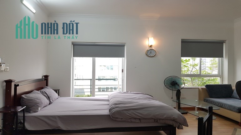 Cho thuê căn hộ giá rẻ tại Trần Hưng Đạo, Hoàn Kiếm, 30m2, 1PN, ban công thoáng