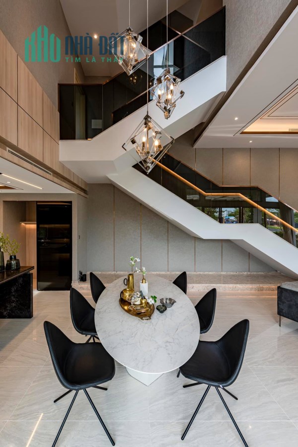 Gia đình Biệt thự ngõ 189 Hoàng Hoa Thám giá 16 tỷ, 160m2, Oto vào