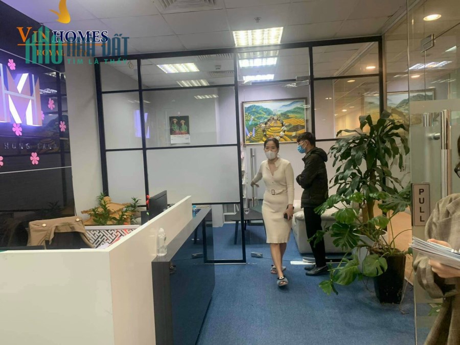Bán mặt sàn văn phòng Royal city diện tích 113,5m2 hiện đang cho thuê 43tr/tháng lãi xuất 10% 1 măm